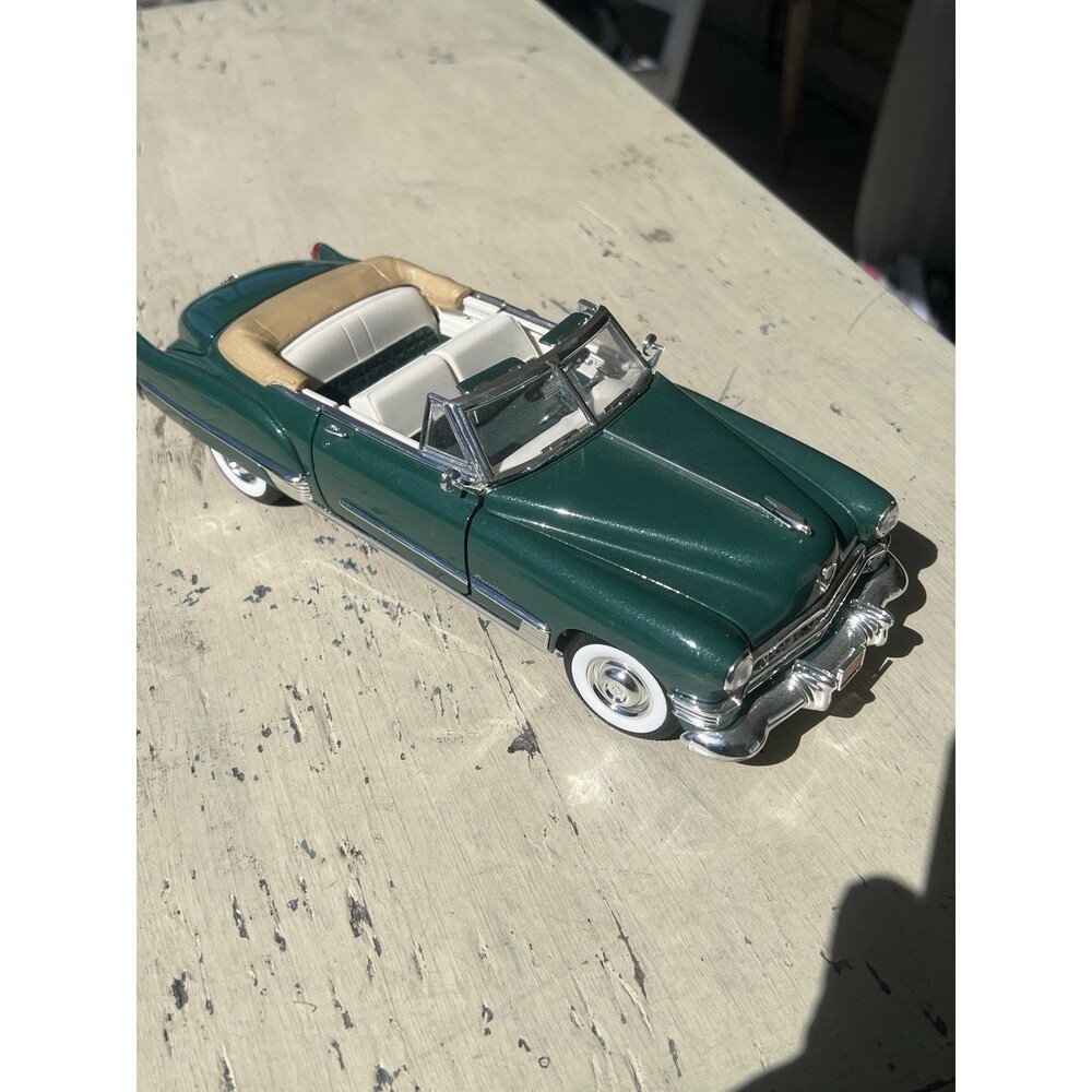 diecast 1/18 Road Legends 1949 Cadillac Coupe Deville Convertible Green